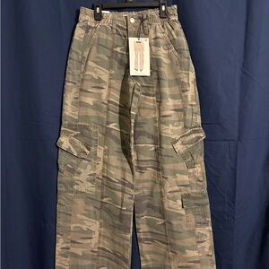 Angel Kiss Woman’s Green Camouflage Cargo Pants